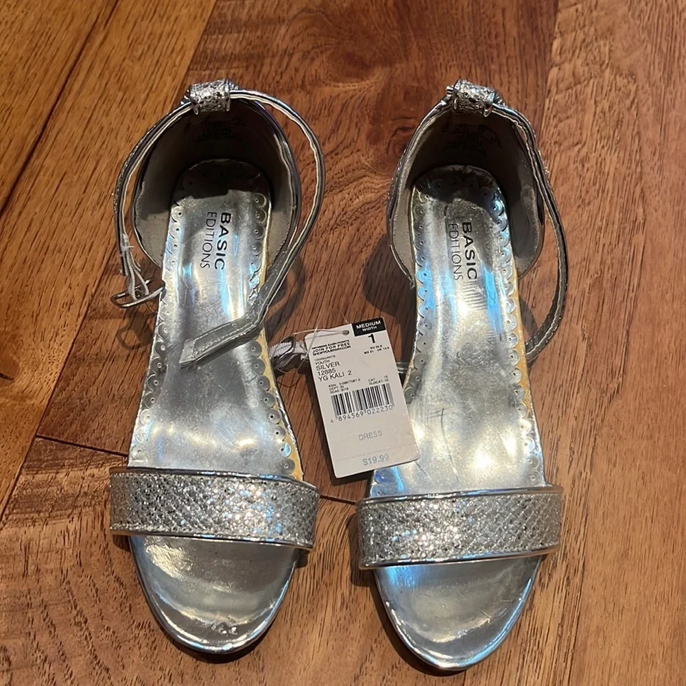 NWT Basic Editions Girl’s Silver Heels Size 1